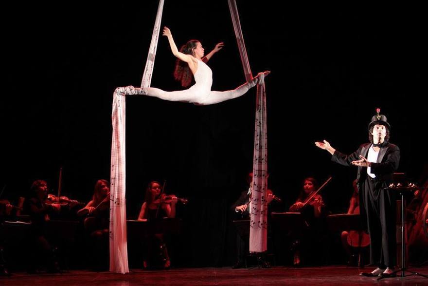 Сomic juggler, musician, aerial silk на свадьбу от Show Obertaeva 1