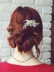 Высокие / Собранные, С аксессуарами / Цветами / Фатой, Пучок, Локоны / Локоны на один бок от Свадебный стилист-визажист Алёна Рей 2