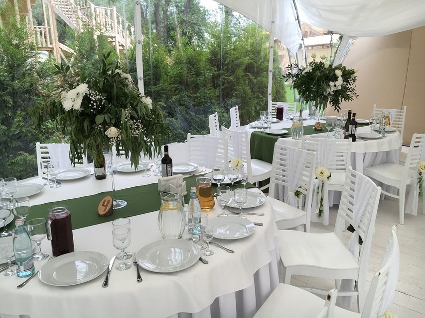 Столы и стулья гостей / Банкет в Рустик от Свадебное агентство WeddingQueenLove 1