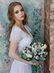 С аксессуарами / Цветами / Фатой, С плетением, Локоны / Локоны на один бок от Свадебный стилист Красовицкая Елена 9