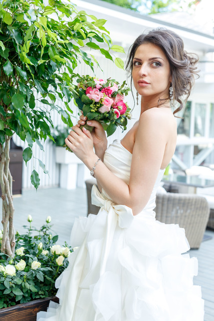 Высокие / Собранные, Пучок, Локоны / Локоны на один бок от Nadya Nezhinka Beauty Studio 1