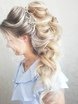 Высокие / Собранные, С аксессуарами / Цветами / Фатой, Распущенные, Пучок, С плетением, Коса / Коса-пучок, Волны от Свадебный стилист Олеся Чорная 8
