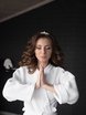 С аксессуарами / Цветами / Фатой, Распущенные, Волны, Локоны / Локоны на один бок от Свадебный стилист и визажист Ольга Фирсова 2