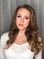 Локоны / Локоны на один бок, Распущенные от Свадебный стилист-визажист Дарья Бачурина 1